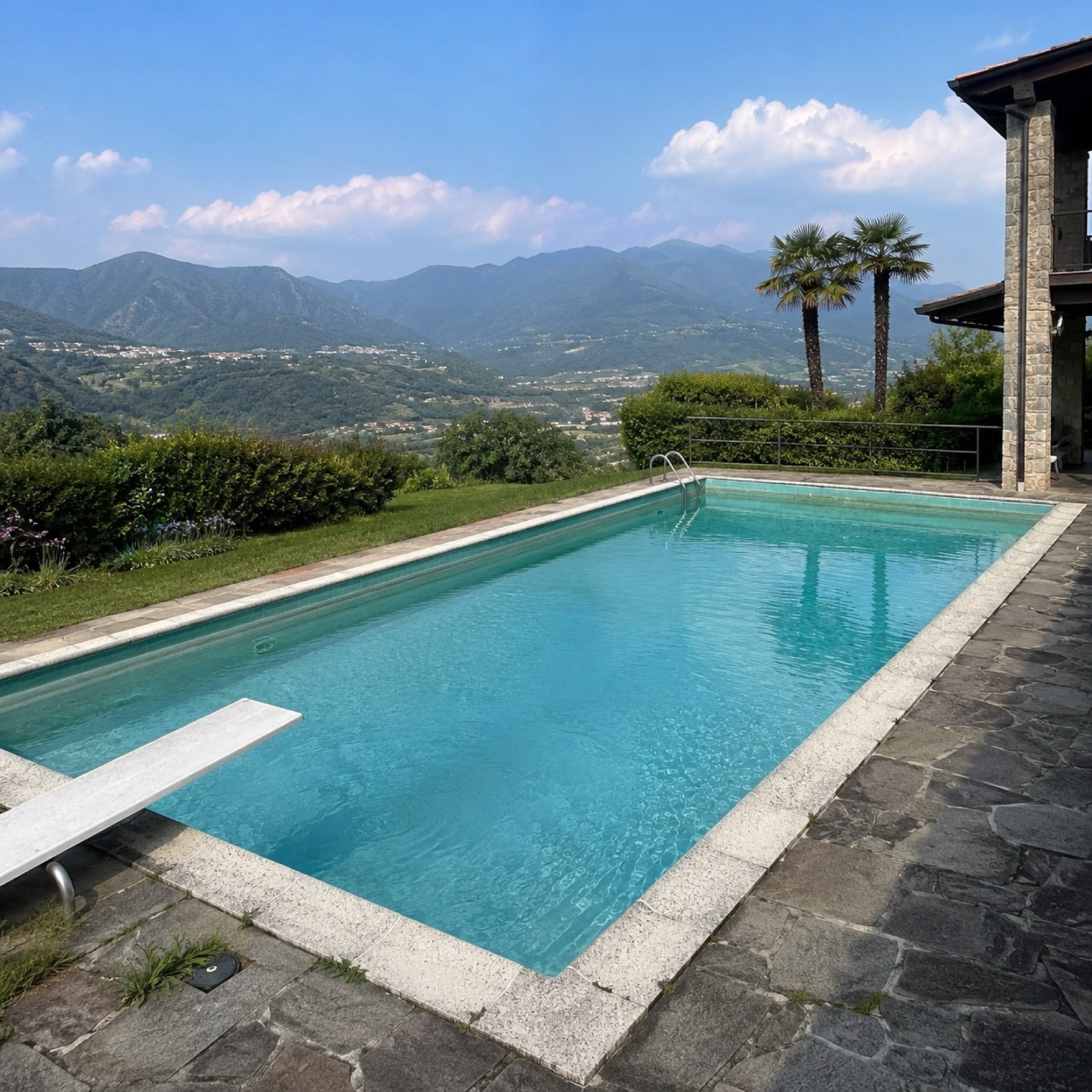 Piscina prima della ristrutturazione